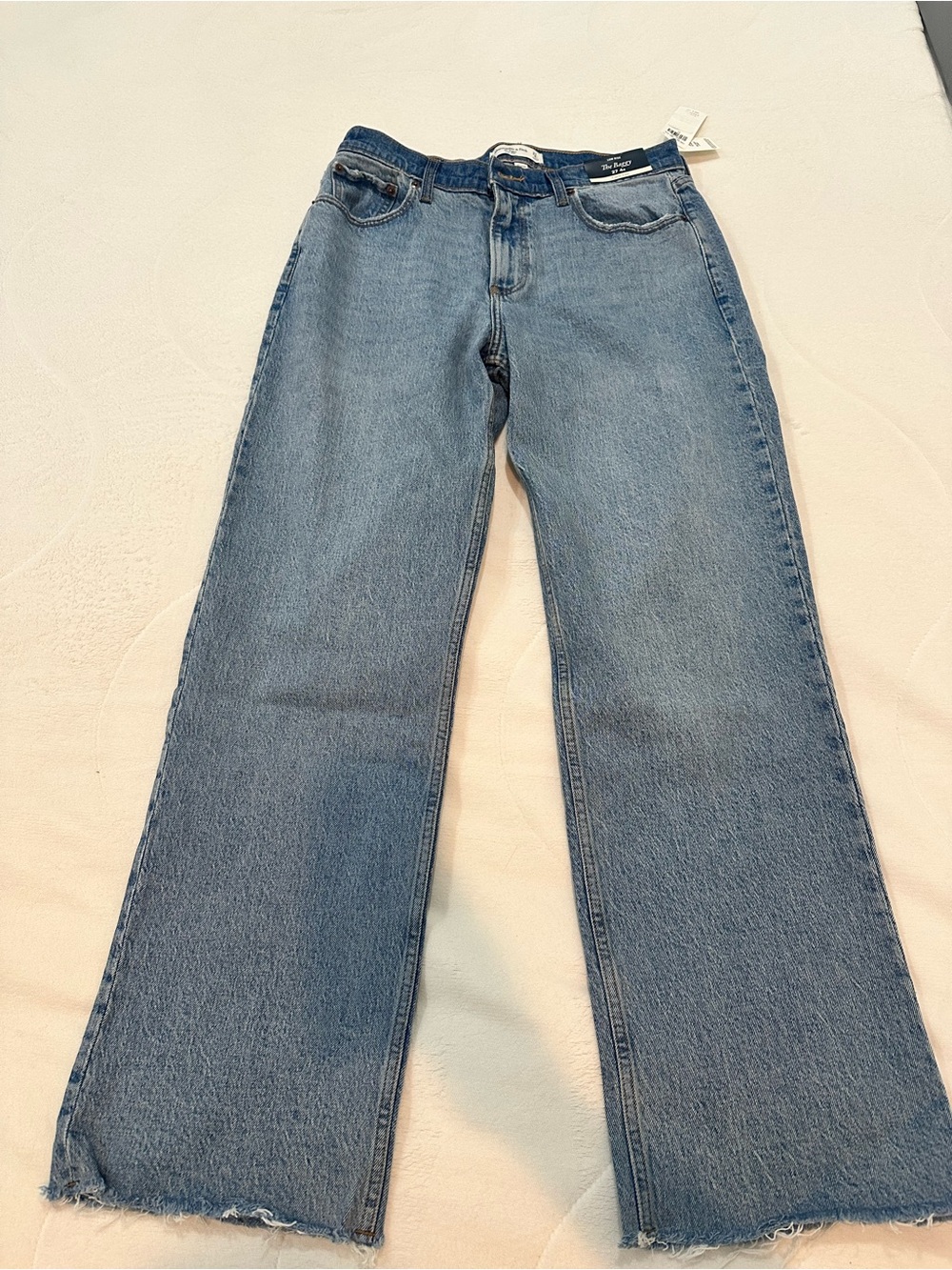 Abercrombie & Fitch Curve Love Low Rise Baggy Jeans - Picture 3 of 3